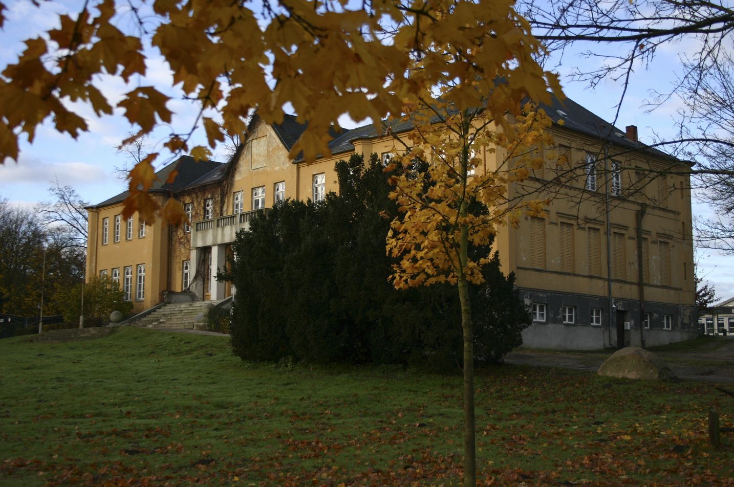 images/yootheme/Orte/Grutzkow/k-02 Gutzkow Schlossgymnasium.jpg